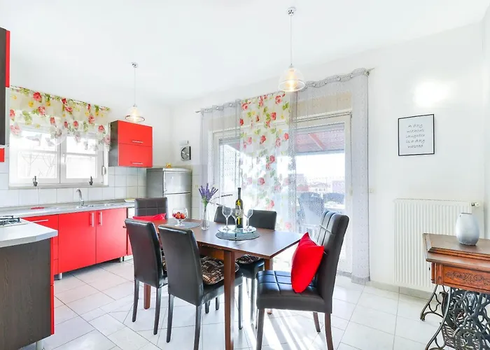 Niko With Private Swimming Pool *