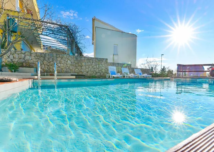 Niko With Private Swimming Pool *