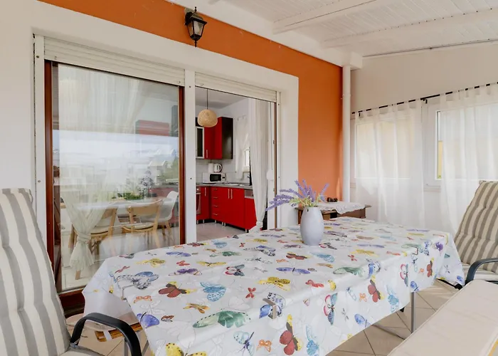 Niko With Private Swimming Pool