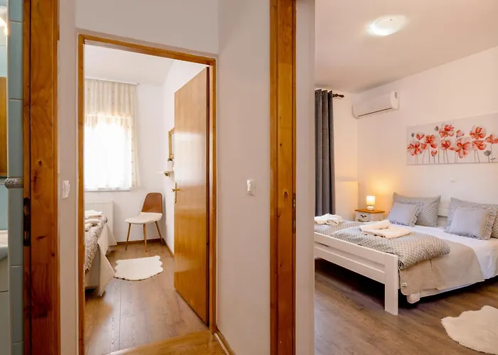 Niko With Private Swimming Pool